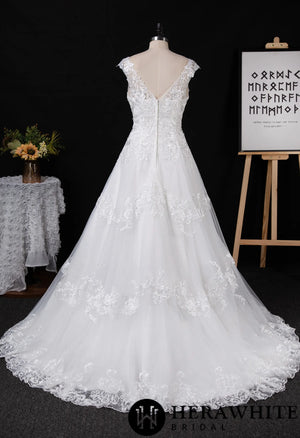 Romantic Lace Wedding Dress With Cap Sleeve