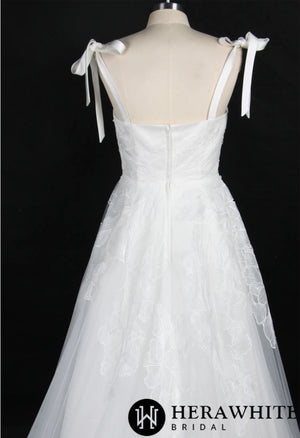 Chic Floral Lace Bridal Dress With Bowknot Straps