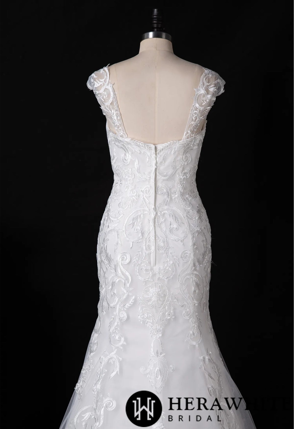 Mermaid Wedding Dress With Scalloped Lace Train
