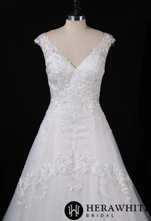 Romantic Lace Wedding Dress With Cap Sleeve