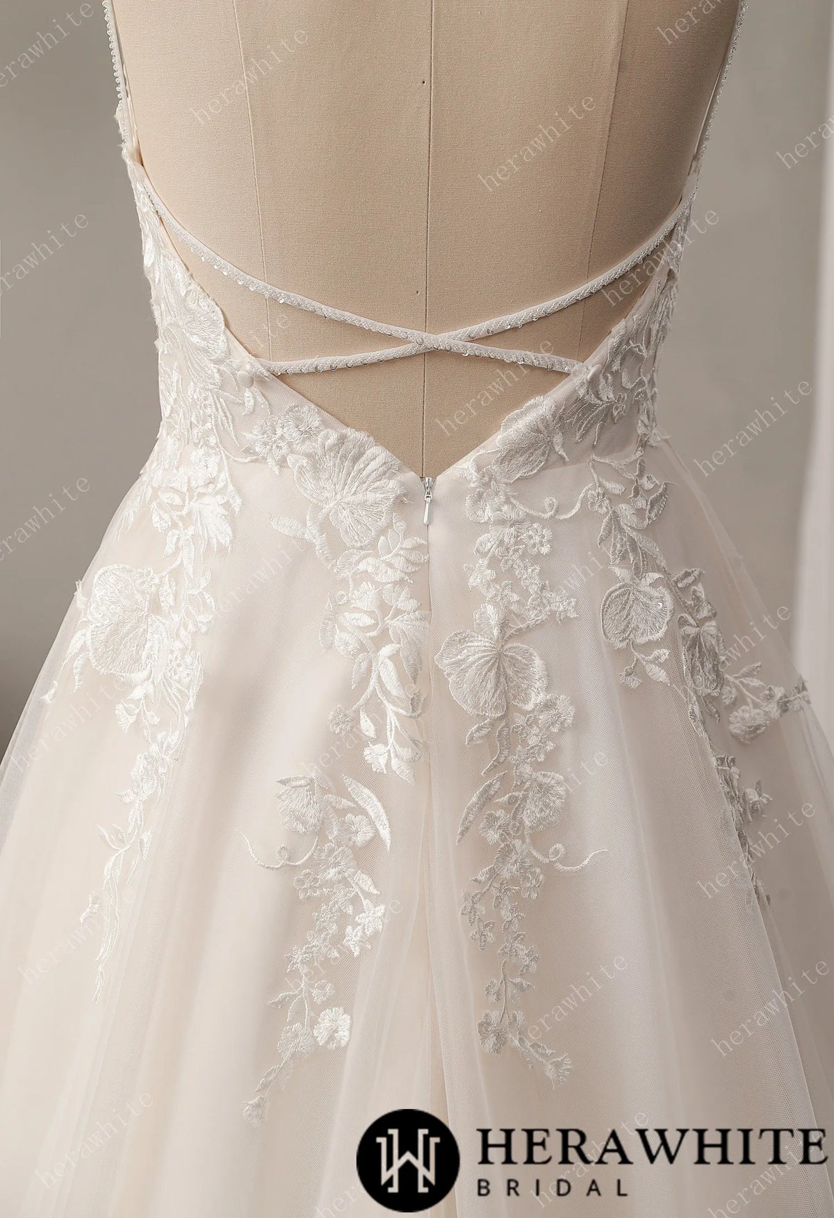 Deep V-neck large leaky back sexy wedding dress