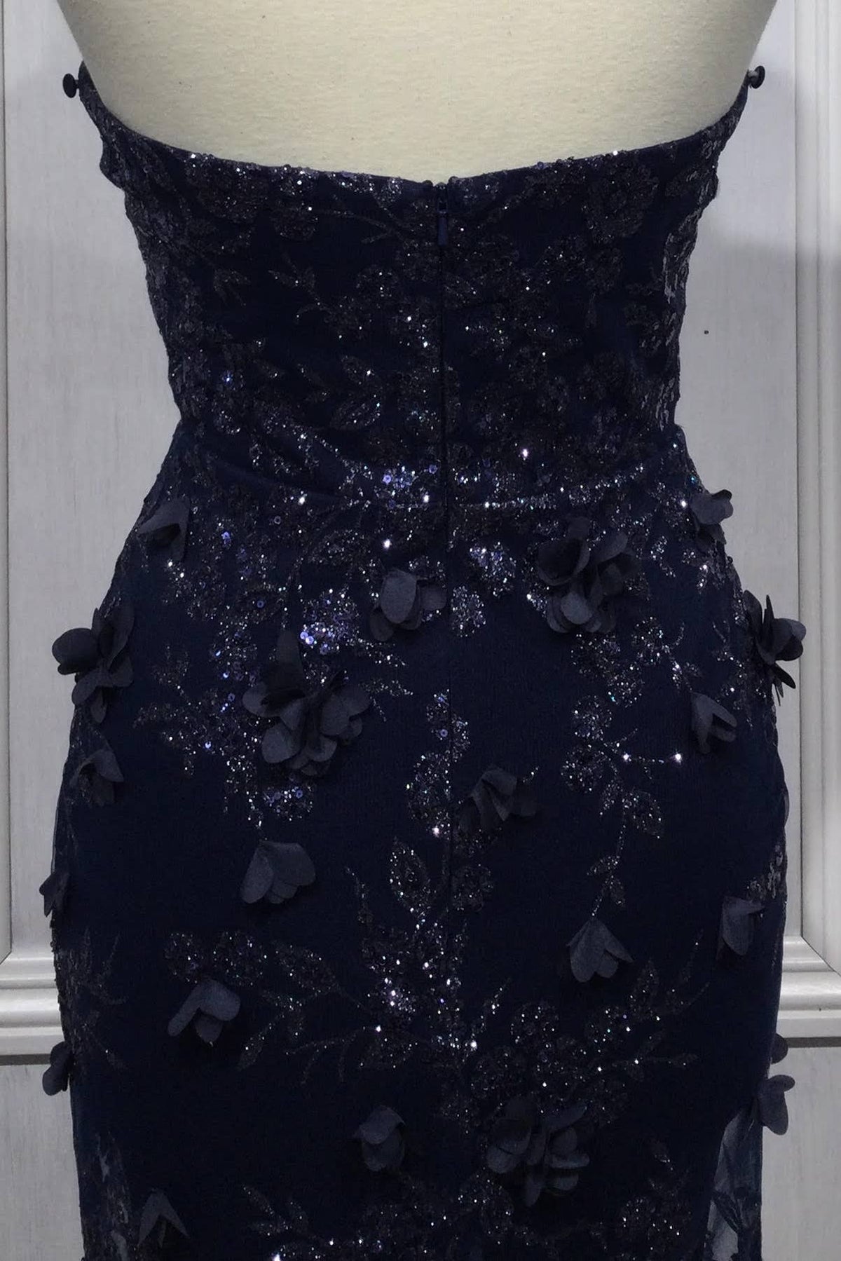 STRAPLESS FITTED GOWN WITH LACE CAPE
