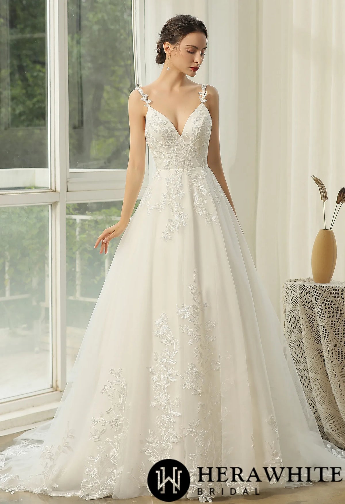 AppliquÃ©d Straps Keyhole Back Bridal Gown