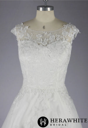 Chic Lace AppliquÃ©s Beach Wedding Gown