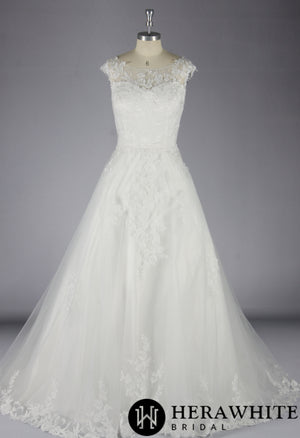Chic Lace AppliquÃ©s Beach Wedding Gown