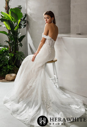 Romantic Sweetheart Neckline Bridal Gown With Illusion Bodice