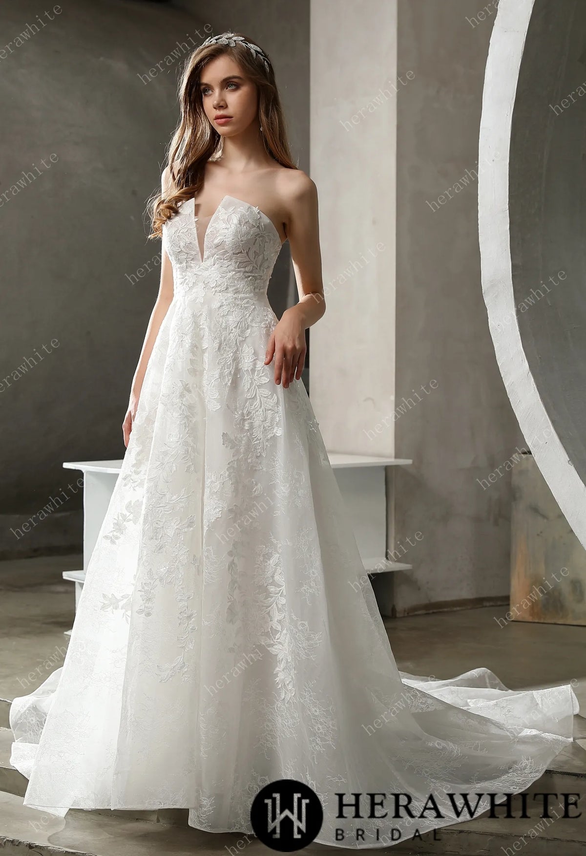 Romantic A-line Bridal Gown with Detachable Puff Sleeves