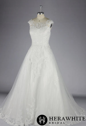 Chic Lace AppliquÃ©s Beach Wedding Gown