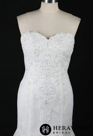 Dramatic Mermaid Wedding Dress With Graphic Lace