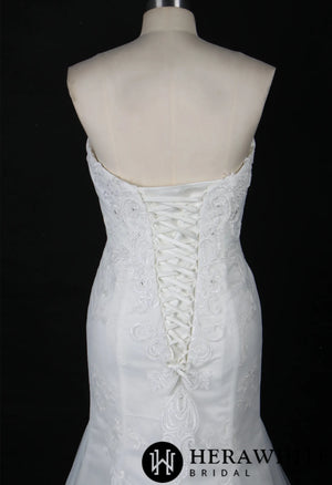 Dramatic Mermaid Wedding Dress With Graphic Lace