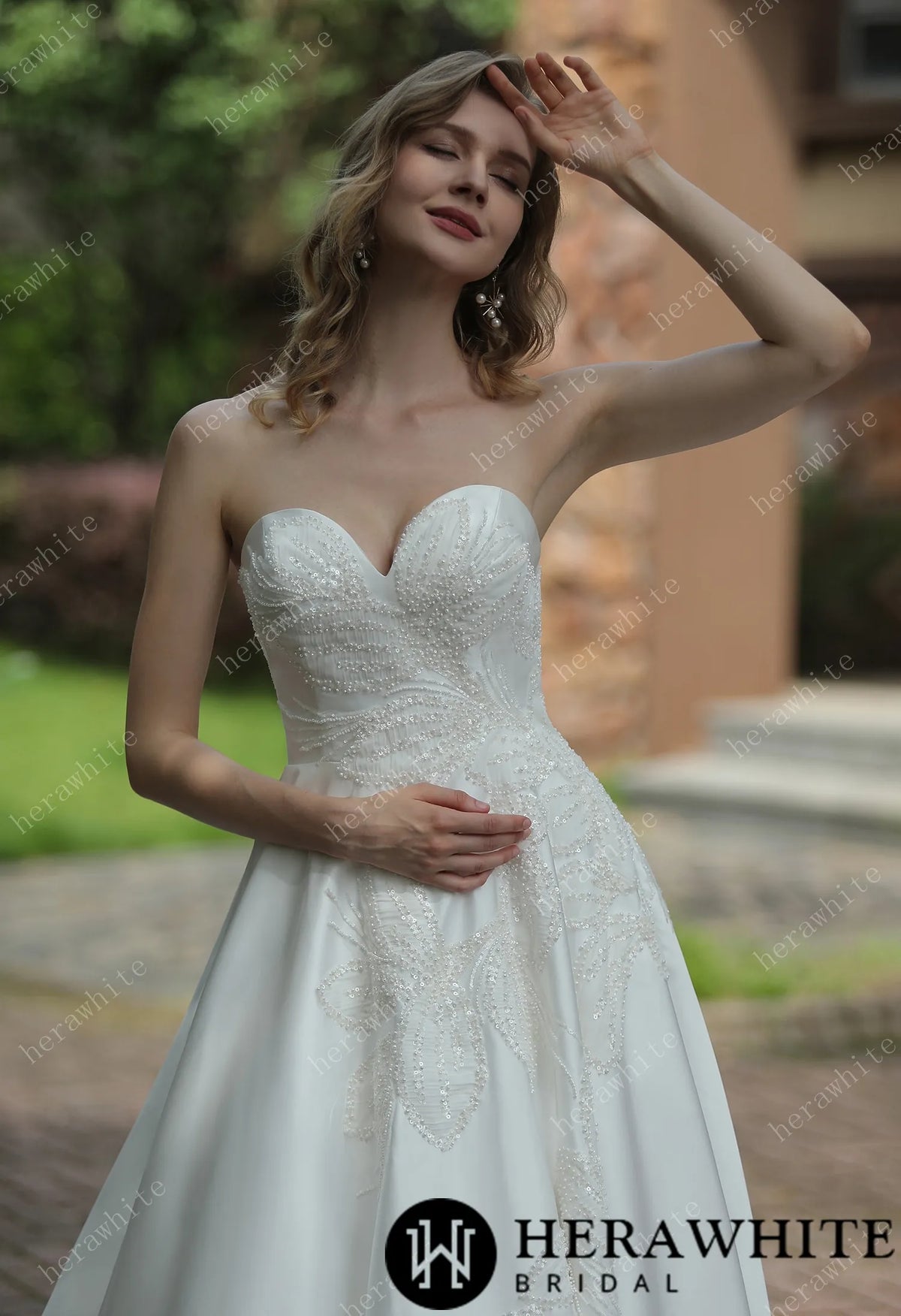 Classic Sweetheart Satin Wedding Dress With Detachable Pouf Sleeves