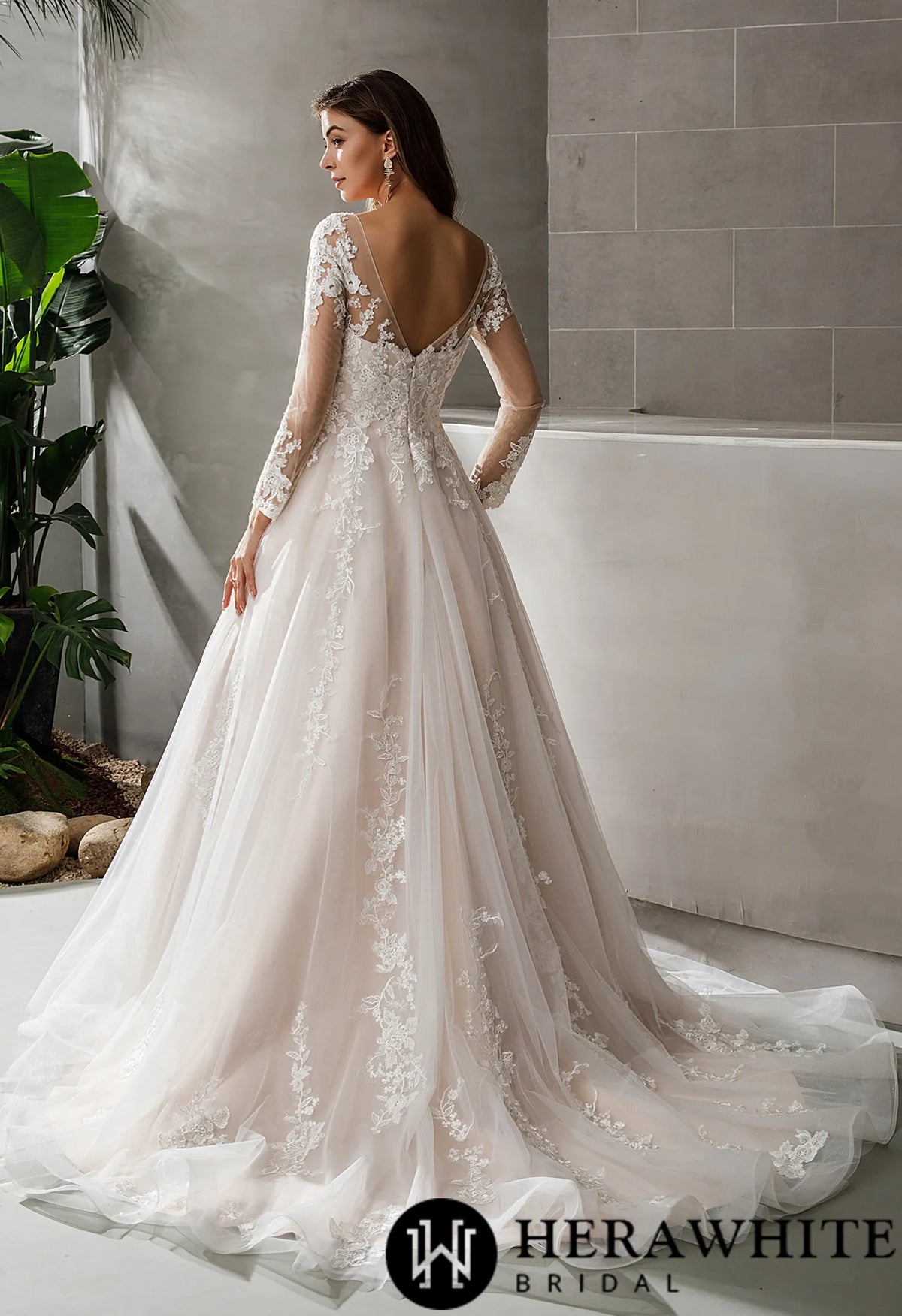 Classic Princess Wedding Dress With V-neck and Long Sleeves