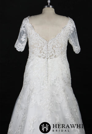 Plus Size Sheath With Delicate Lace Motifs Wedding Dress