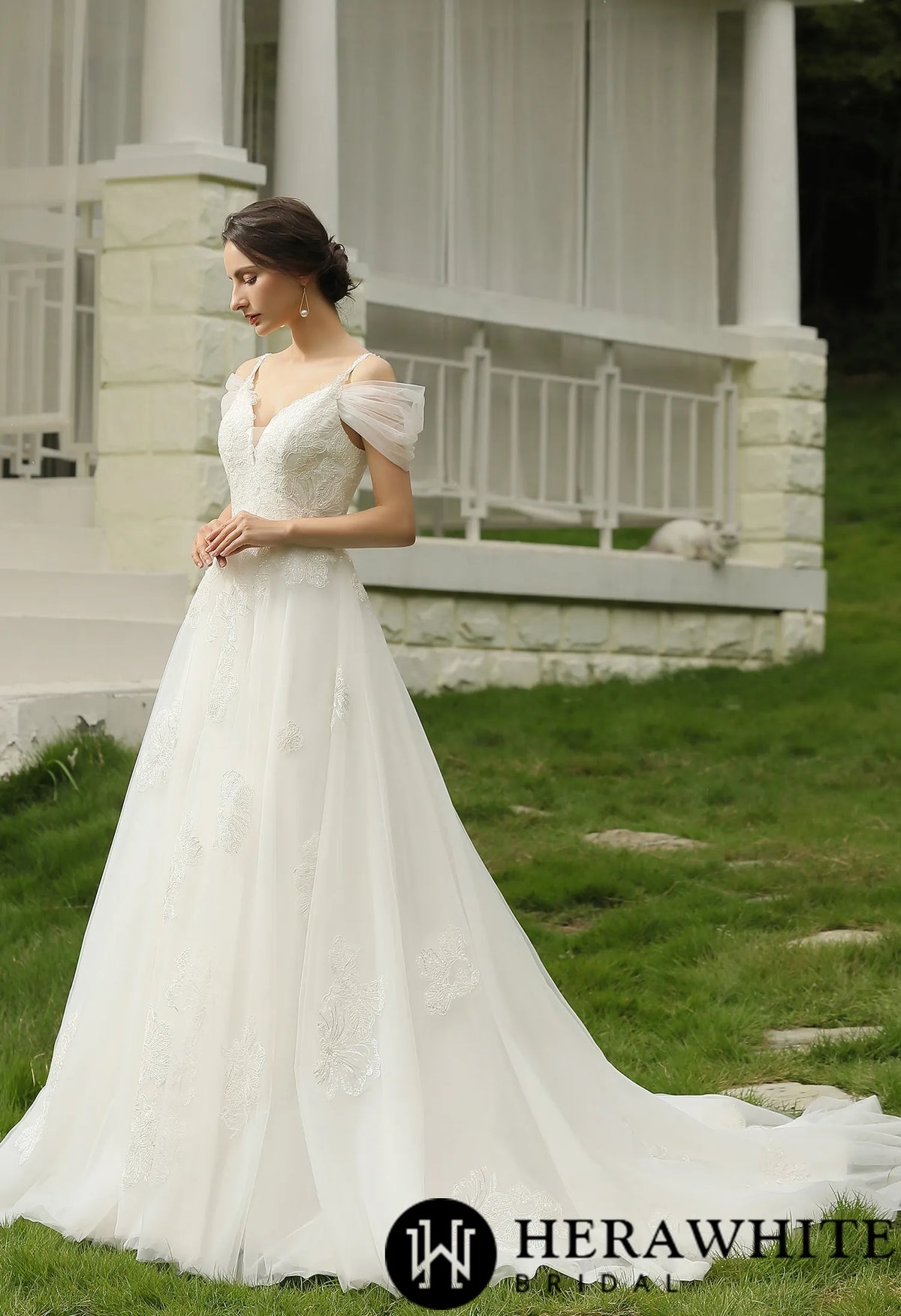 Romantic Glittery  Lace Bridal Gown With Detachable Straps