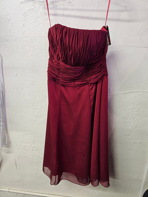 Short burgundy bridesmaid